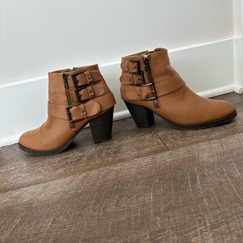 Women’s Cathy Jean Booties Tan 3 Buckle - Size 7.5 - Picture 13 of 15